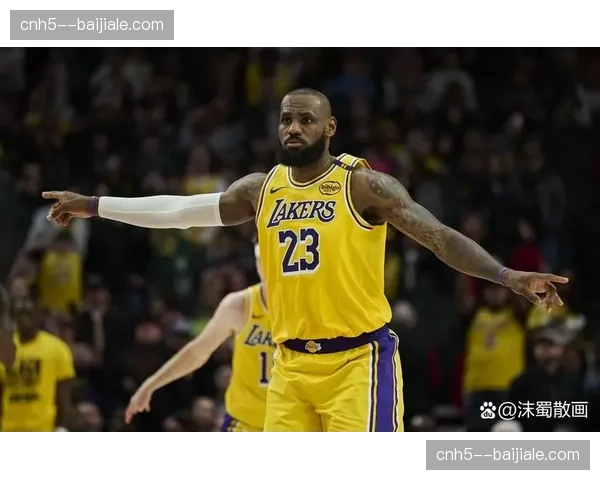 湖人近12战10胜2负，詹姆斯高效表现助球队稳住西部第三